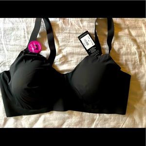 Bali smooth under teeshirt bra. Extremely comfortable. New. Lightly padded.